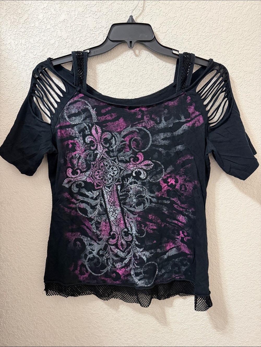 Black & Purple Cutout Sleeve Women's Graphic Top